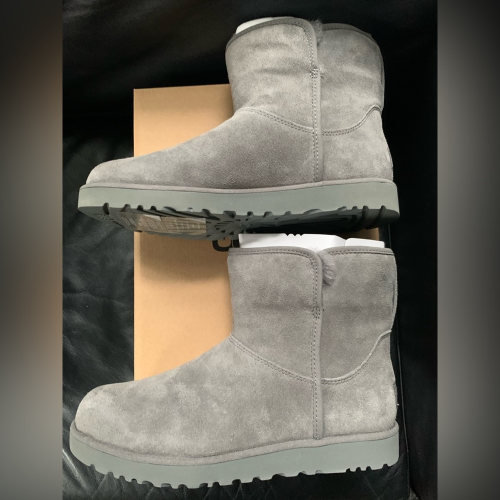 NEW UGG size 8 women